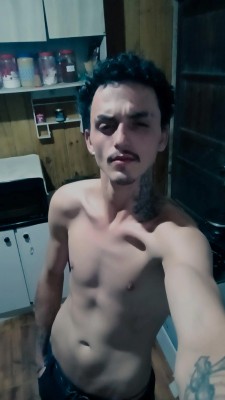 magrinho tatuado