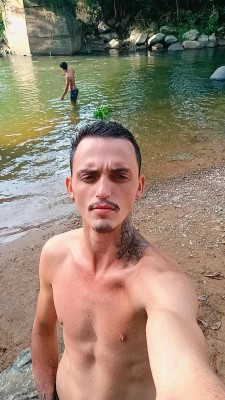 magrinho tatuado