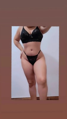 Morena baixinha completinha