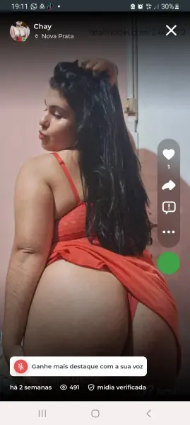 "Linda acompanhante, baixa, morena, 22 anos com local.  Atendo qualquer horário durante o dia e noite.