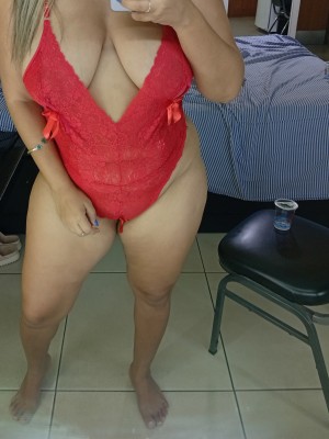 Safira sua loira rabuda disponível na zona sul motel