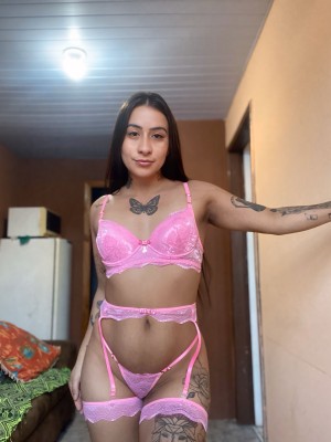 Morena tatuada