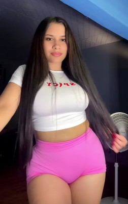 Morena do rabo largo e oral sensacional