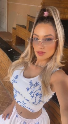 Angel toda rosadinha, apertadinha