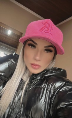 Angel toda rosadinha, apertadinha