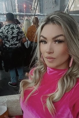 Angel toda rosadinha, apertadinha
