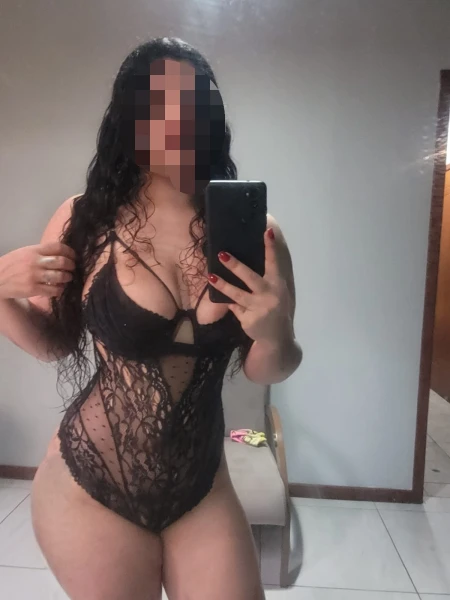Vem me conhecer pessoalmente? Depois da primeira vez, repetir vira vício… 😈💋 Me chama, amor… tô molhada só de imaginar você aqui. 🔥