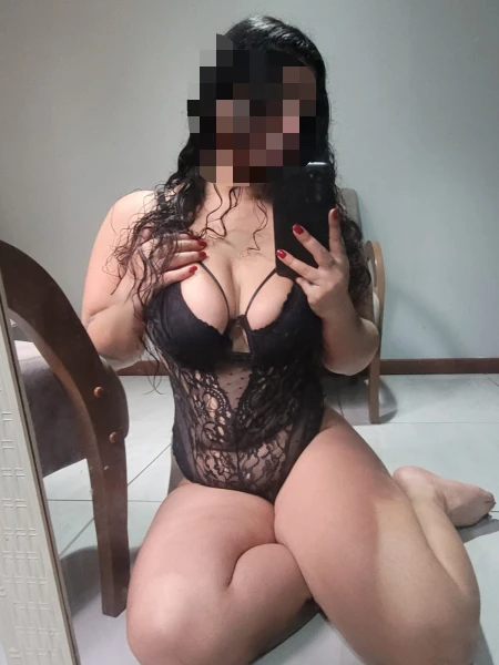 Vem me conhecer pessoalmente? Depois da primeira vez, repetir vira vício… 😈💋 Me chama, amor… tô molhada só de imaginar você aqui. 🔥