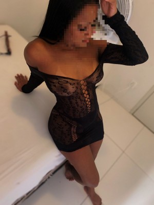 Morena safada com local