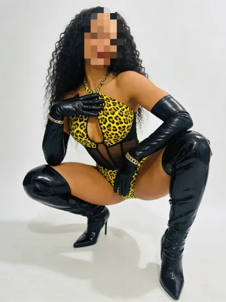 Morena gostosa garganta profunda