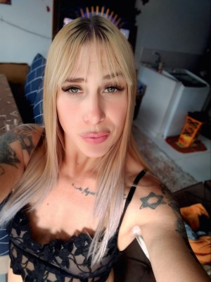 Recém chegada de Curitiba suzi Almeida greluda