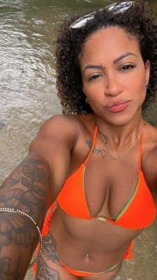 Morena carioca cheia de malícia e elegância, pronta para transformar seu momento em algo inesquecível…” 😌✨