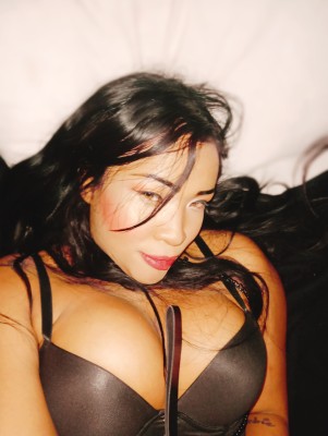 Bela mestiça de  tailandesa Rainha do Anal