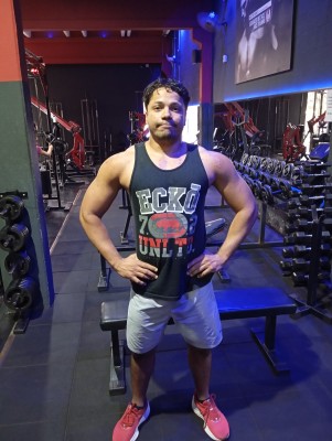 Rapaz energizado