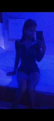 Me chamo Milly tenho 22 anos, sou baixinha.