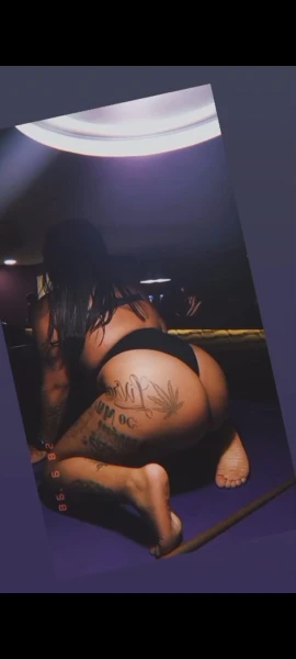 Bora transar com a morena gostosa? 