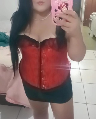 Gata quente e carinhosa.