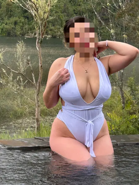 Heloísa atendo sozinha 