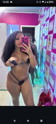 Morena 24 aninhos, completinha