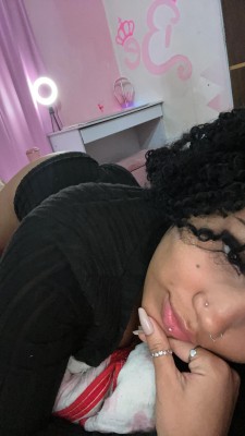 Morena 24 aninhos, completinha