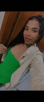 Morena Índia gulosa