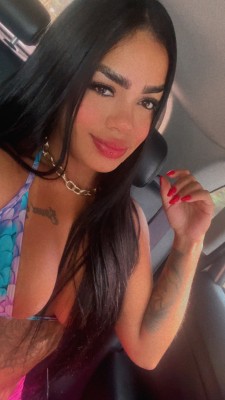 Morena natural , amo fazer um oral bem molhadinho