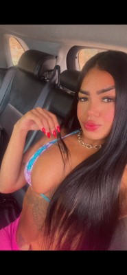 Morena natural , amo fazer um oral bem molhadinho