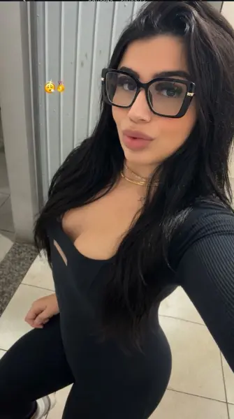 Cara de safada, intensa e pronta para te satisfazer.