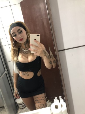 Loira Tatuada