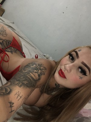 Loira Tatuada