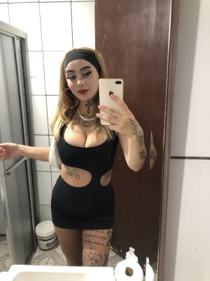 Loira Tatuada