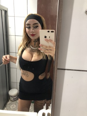 Loira Tatuada