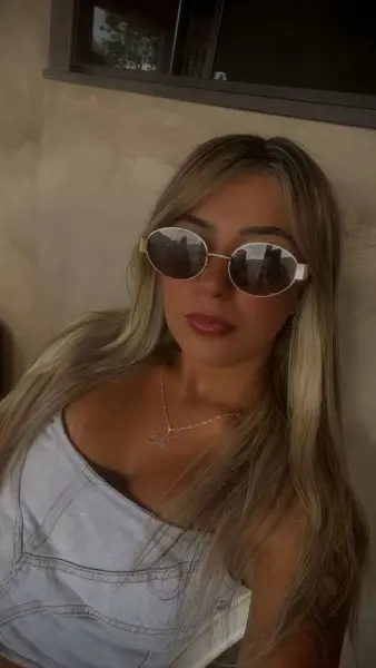 Emanuelle disponível na cidade para realizar seus desejos