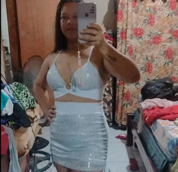 Morena, baixinha