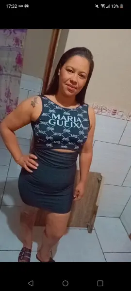 Morena, baixinha