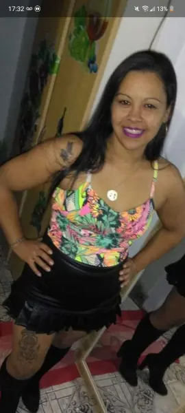 Morena, baixinha