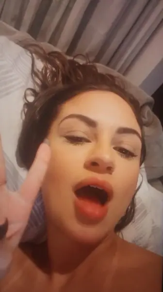 Baixinha gata linda e cheirosa ..