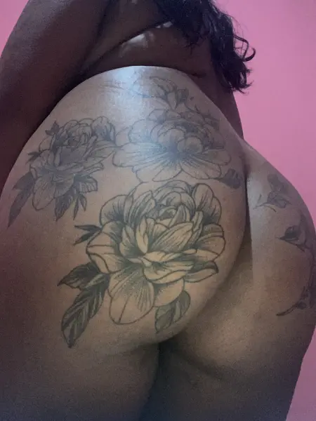 Morena peituda bem safada disponível agora pra te atender 😈