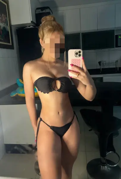 Amanda com local , estilo namoradinha 