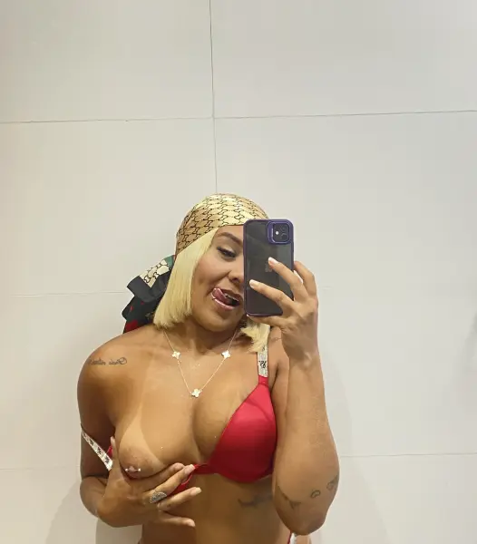 SUA NAMORADINHA FAVORITA 