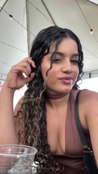 Novinha Safadinha disponível na cidade. Vem conhecer o melhor de mim