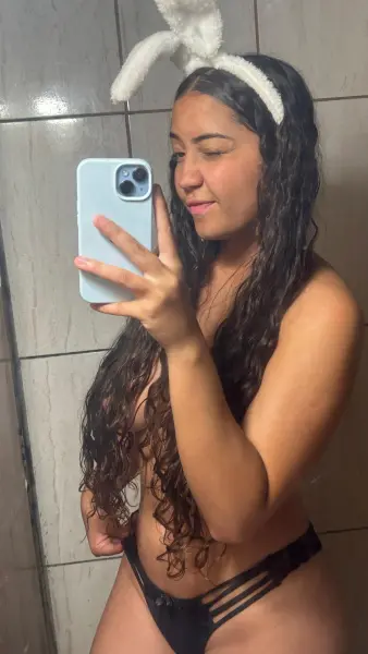 Novinha peituda 
