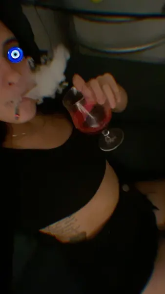 Sou acompanhante de luxo chique e novinha, venha ter uma experiência incrível comigo e única.