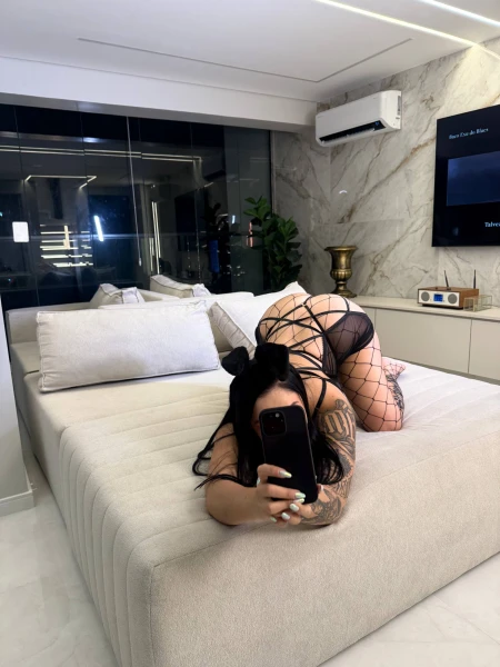 Sou acompanhante de luxo chique e novinha, venha ter uma experiência incrível comigo e única.