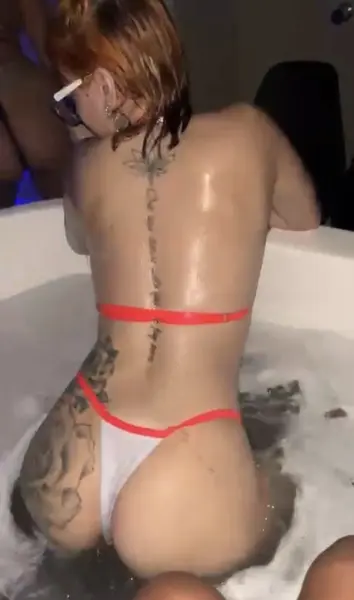 ninfeta acompanhante em balneário 