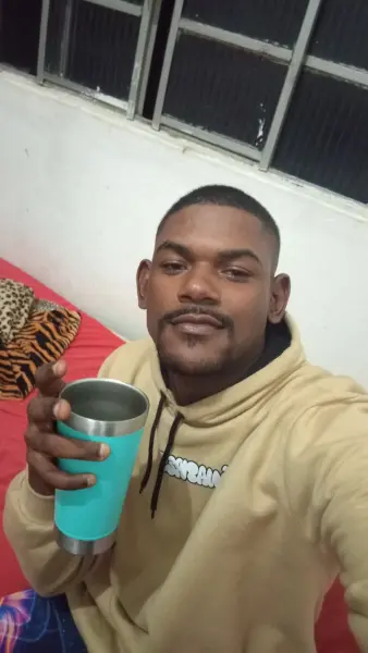 Preto pau grande 
