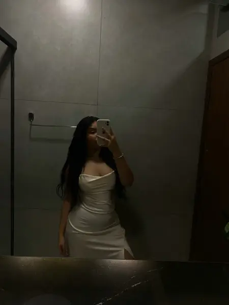 Meu nome é Flávia, tenho 18 aninhos. Venha se divertir comigo meu bem.