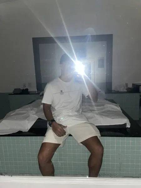 Faço sexo com casal, mães solteiras e casadas,com pessoas dá minha idade ou mais velhas que eu fodo bem gostoso🔥🔥 vem falar comigo