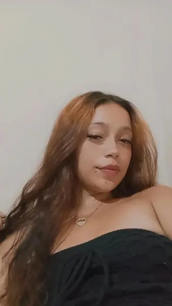 Acompanhante morena