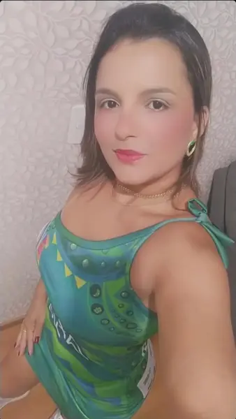 Ola amor, cheguei recentemente na cidade sou bem safadinha vem me conhecer melhor 